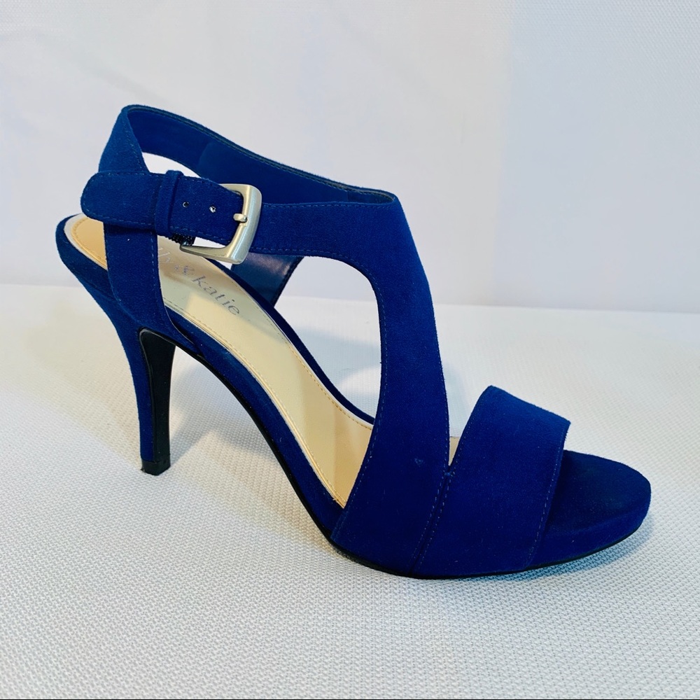 FLAWLESS Electric Blue Heels!